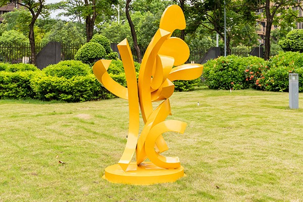 Abstract Yellow Sculpture For Garden Decoration